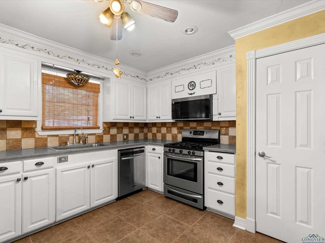 6 Lindsey Ln, Longview, TX 75601