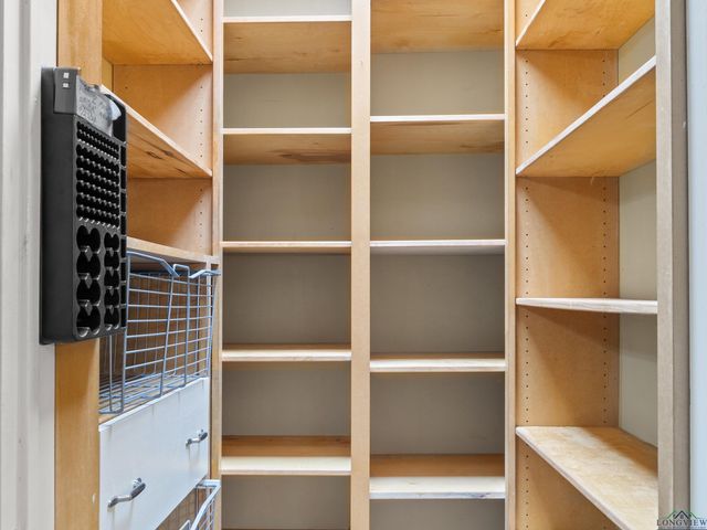 6 Lindsey Ln, Longview, TX 75601