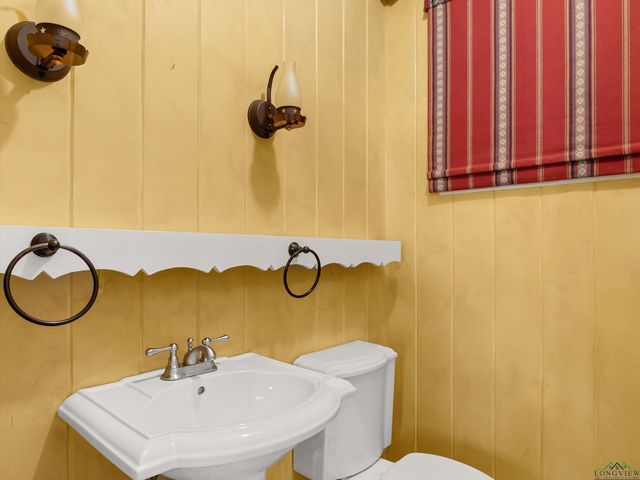 6 Lindsey Ln, Longview, TX 75601