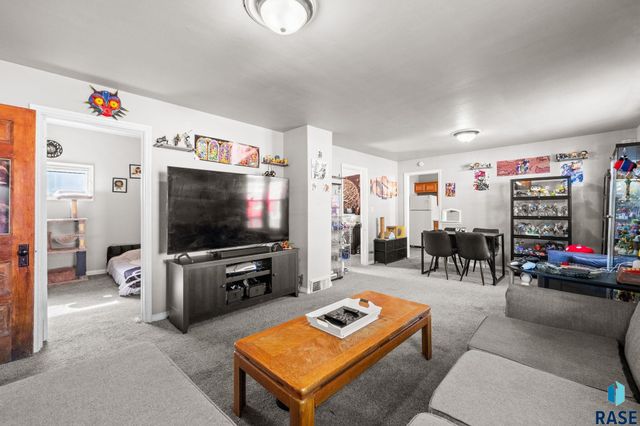 816 W 5th St Street, Sioux Falls, SD 57104