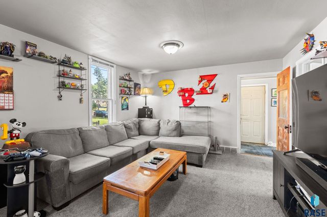 816 W 5th St Street, Sioux Falls, SD 57104