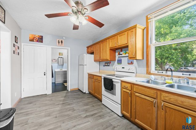 816 W 5th St Street, Sioux Falls, SD 57104