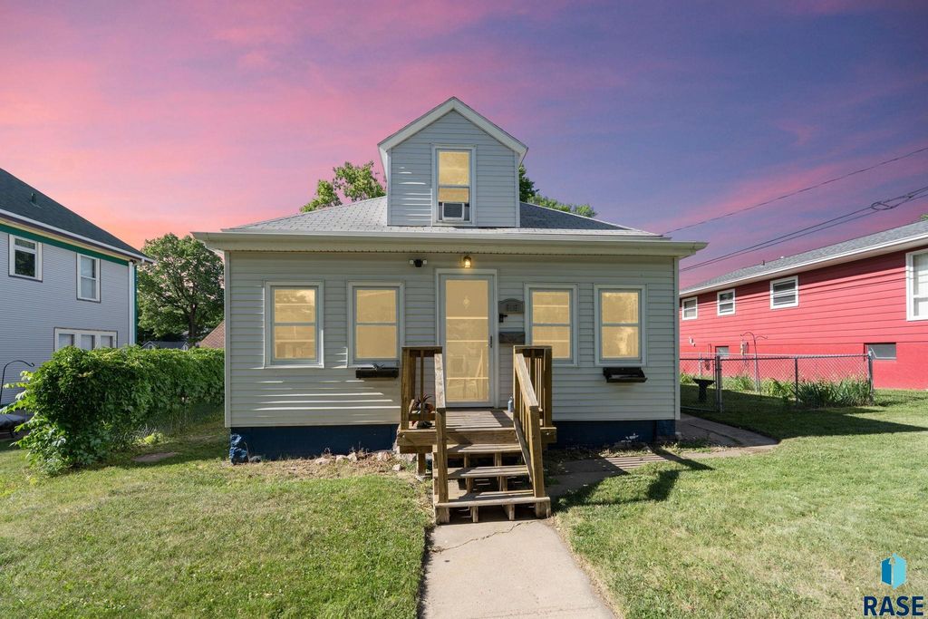 816 W 5th St Street, Sioux Falls, SD 57104