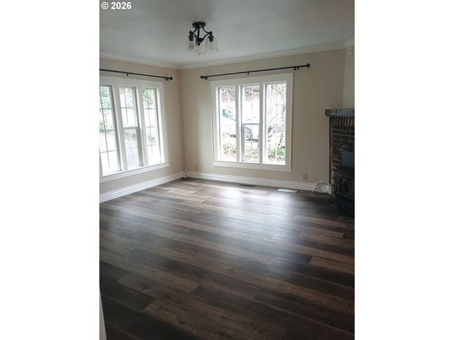 760 W BALLF St, Roseburg, OR 97471