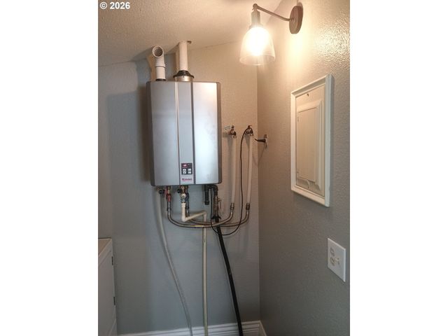 760 W BALLF St, Roseburg, OR 97471