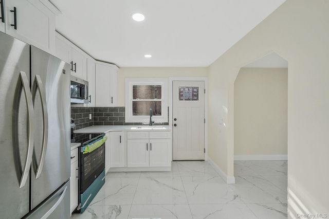 95 Berkshire Drive, Farmingville, NY 11738