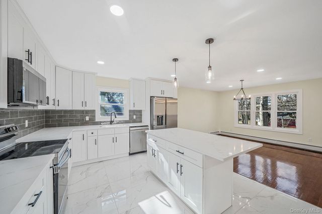 95 Berkshire Drive, Farmingville, NY 11738