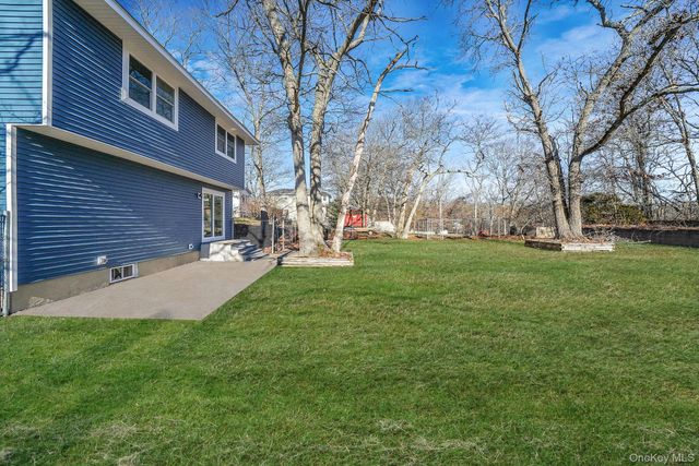 95 Berkshire Drive, Farmingville, NY 11738