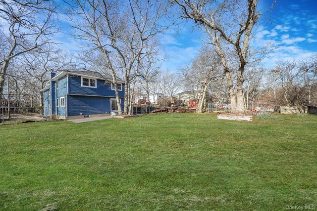 95 Berkshire Drive, Farmingville, NY 11738