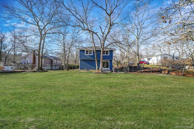 95 Berkshire Drive, Farmingville, NY 11738