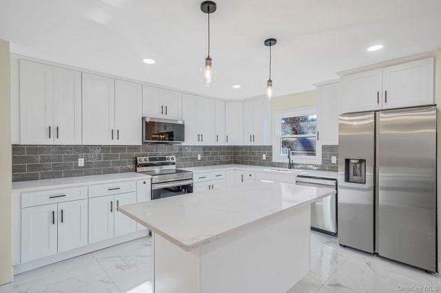 95 Berkshire Drive, Farmingville, NY 11738