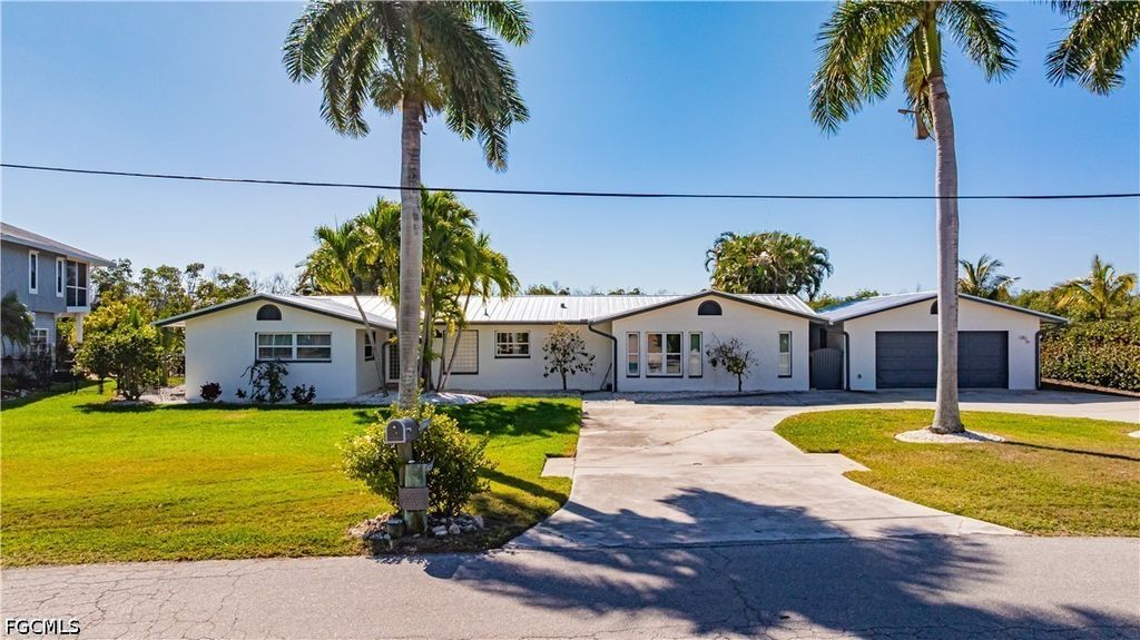 2579 Eighth AVE, St James City, FL 33956