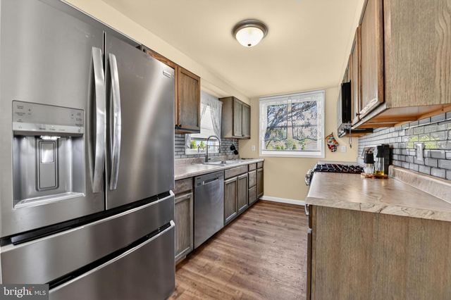 1949 READING AVE, Reading, PA 19609
