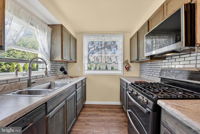 1949 READING AVE, Reading, PA 19609