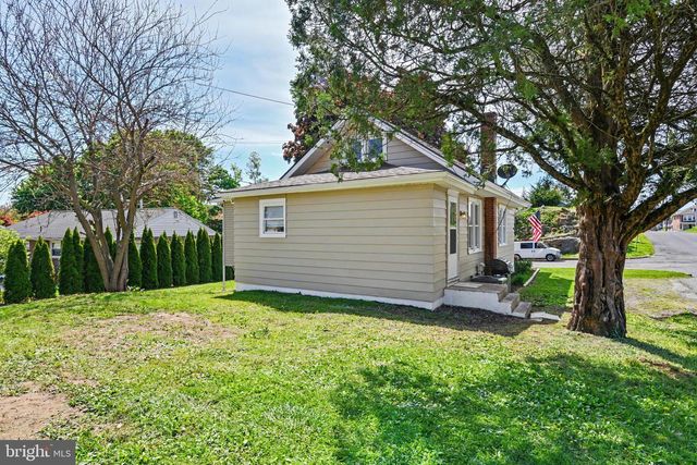 1949 READING AVE, Reading, PA 19609