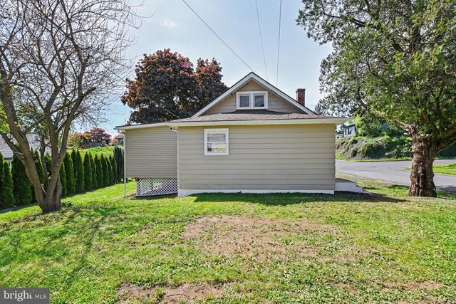 1949 READING AVE, Reading, PA 19609