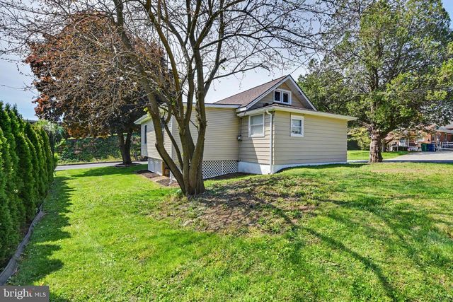 1949 READING AVE, Reading, PA 19609