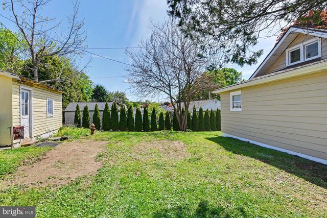 1949 READING AVE, Reading, PA 19609