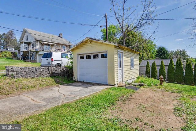 1949 READING AVE, Reading, PA 19609
