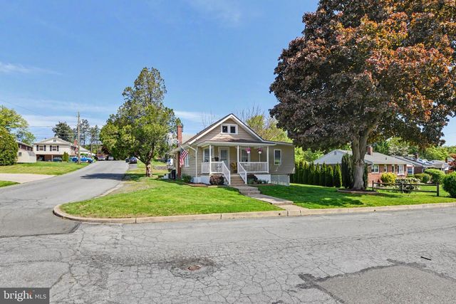 1949 READING AVE, Reading, PA 19609