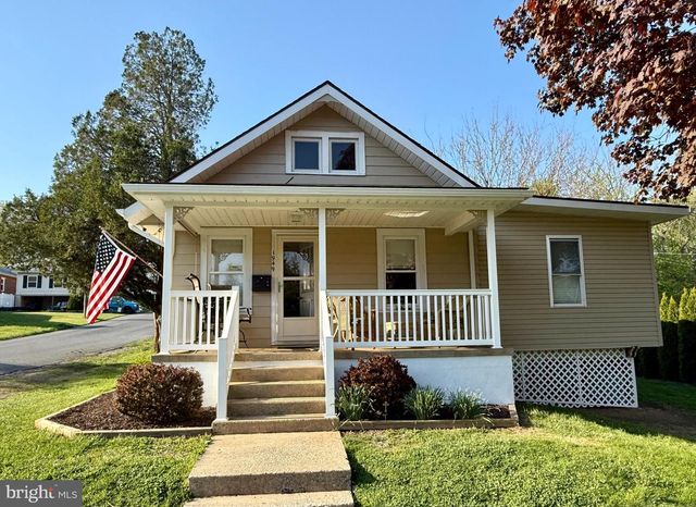 1949 READING AVE, Reading, PA 19609