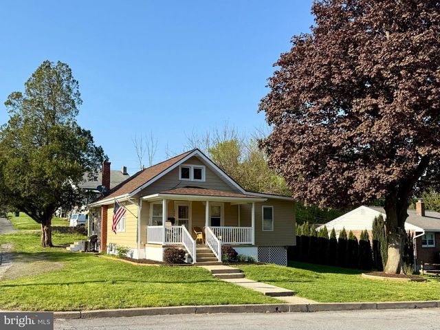1949 READING AVE, Reading, PA 19609