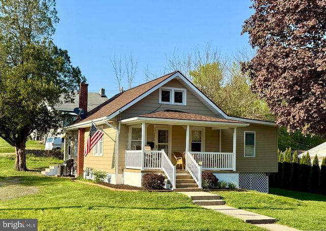 1949 READING AVE, Reading, PA 19609