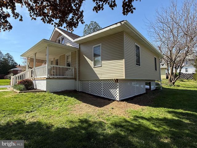 1949 READING AVE, Reading, PA 19609
