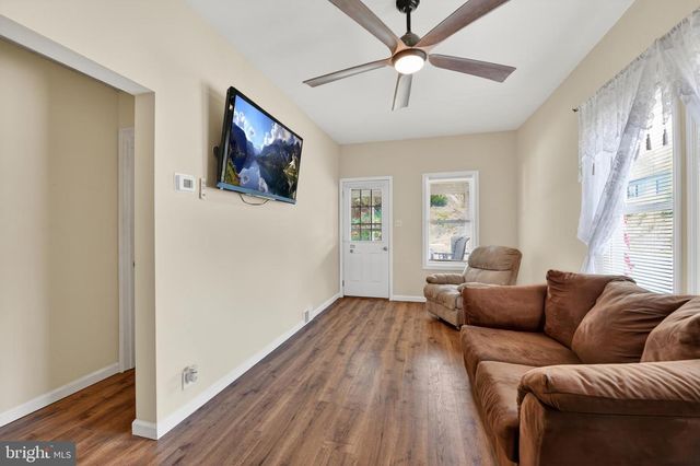1949 READING AVE, Reading, PA 19609