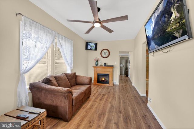 1949 READING AVE, Reading, PA 19609