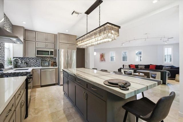 2917 Jackson Ave 6, Miami, FL 33133