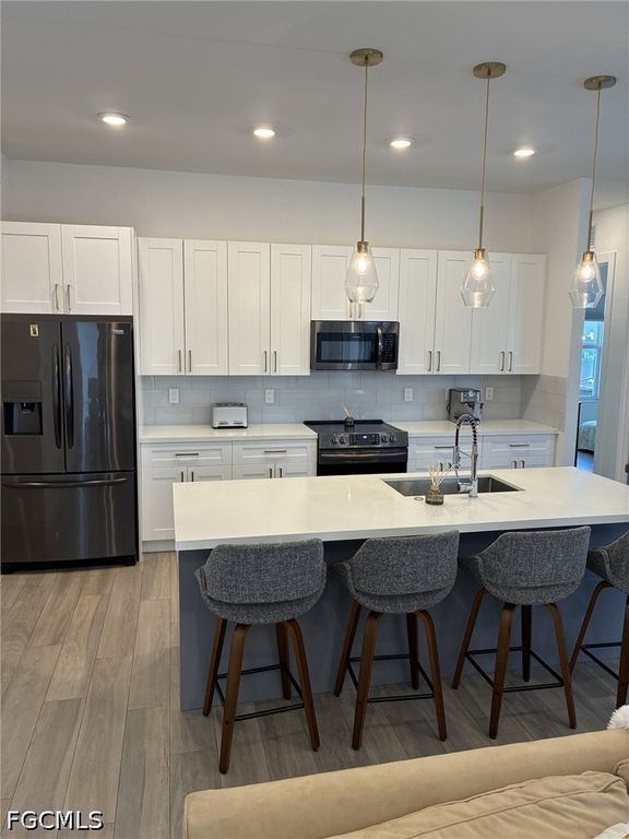 Image 12 of property listing at 1120 NW 42nd PL, Cape Coral, FL 33993