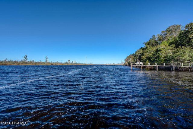 332 Cornubia Drive, Castle Hayne, NC 28429