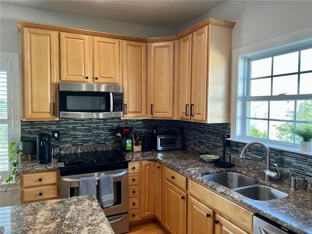 3745 Dupont CIR, Virginia Beach, VA 23455