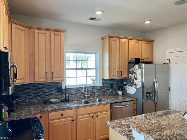 3745 Dupont CIR, Virginia Beach, VA 23455