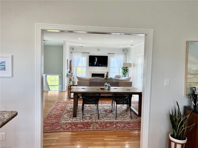 3745 Dupont CIR, Virginia Beach, VA 23455