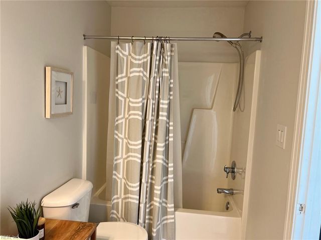 3745 Dupont CIR, Virginia Beach, VA 23455