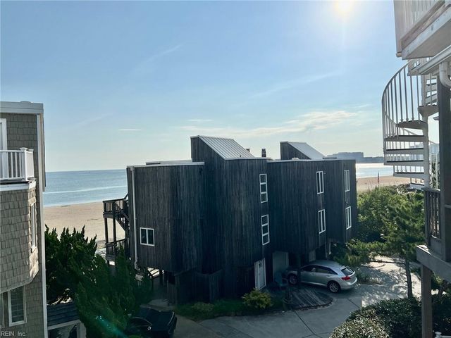 3745 Dupont CIR, Virginia Beach, VA 23455