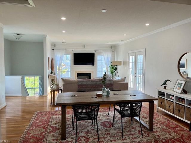 3745 Dupont CIR, Virginia Beach, VA 23455