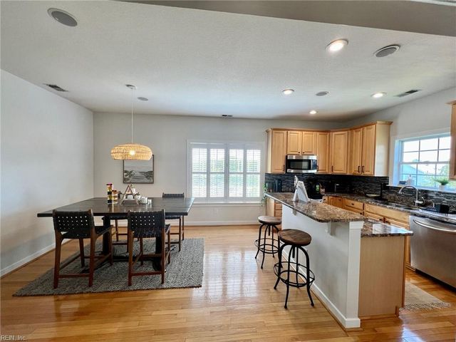 3745 Dupont CIR, Virginia Beach, VA 23455