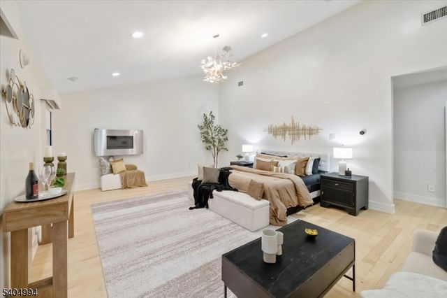 827 Alden Rd, Paramus Boro, NJ 07652