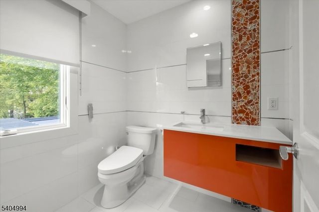 827 Alden Rd, Paramus Boro, NJ 07652