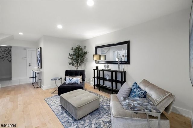 827 Alden Rd, Paramus Boro, NJ 07652