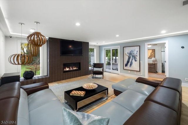 827 Alden Rd, Paramus Boro, NJ 07652