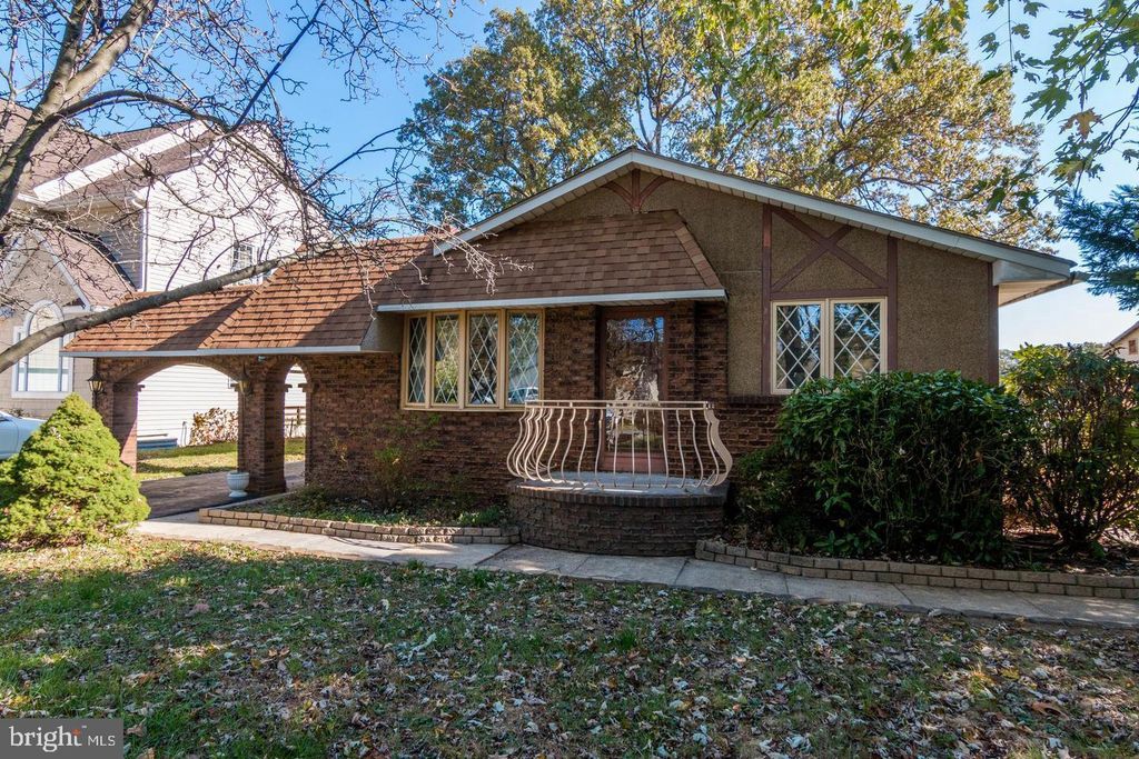1919 SURF CIR, Pasadena, MD 21122