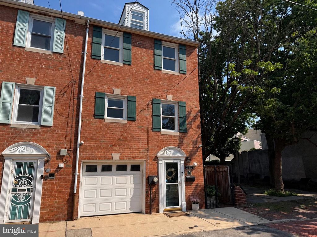 217 MANTON ST, PHILADELPHIA, PA 19147 — exterior