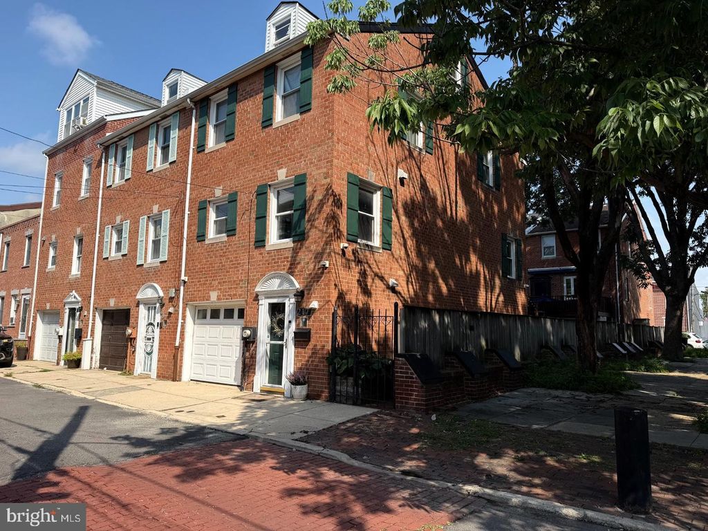 217 MANTON ST, PHILADELPHIA, PA 19147 — photo 2