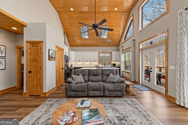 156 Ridgecrest Court, Ellijay, GA 30540