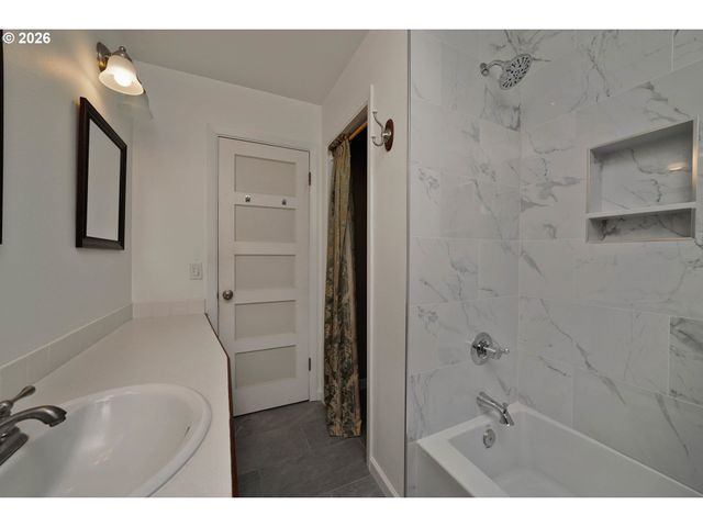 6290 Sw CARMAN Dr, Lake Oswego, OR 97035