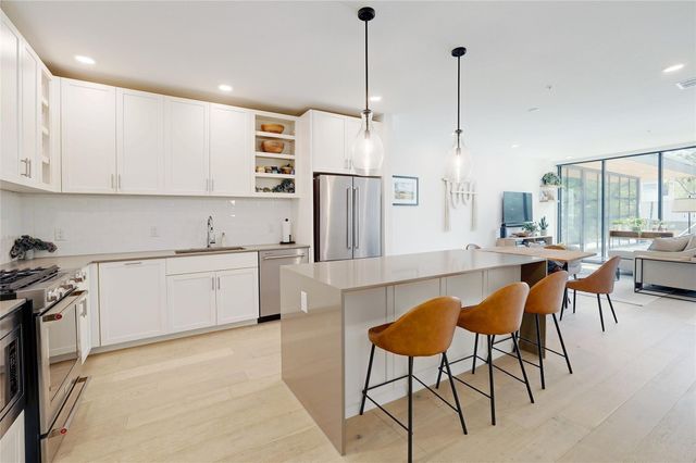 1600 S 1st ST 220, Austin, TX 78704